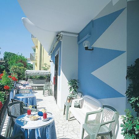 Hotel Acquazzurra Rimini Bagian luar foto